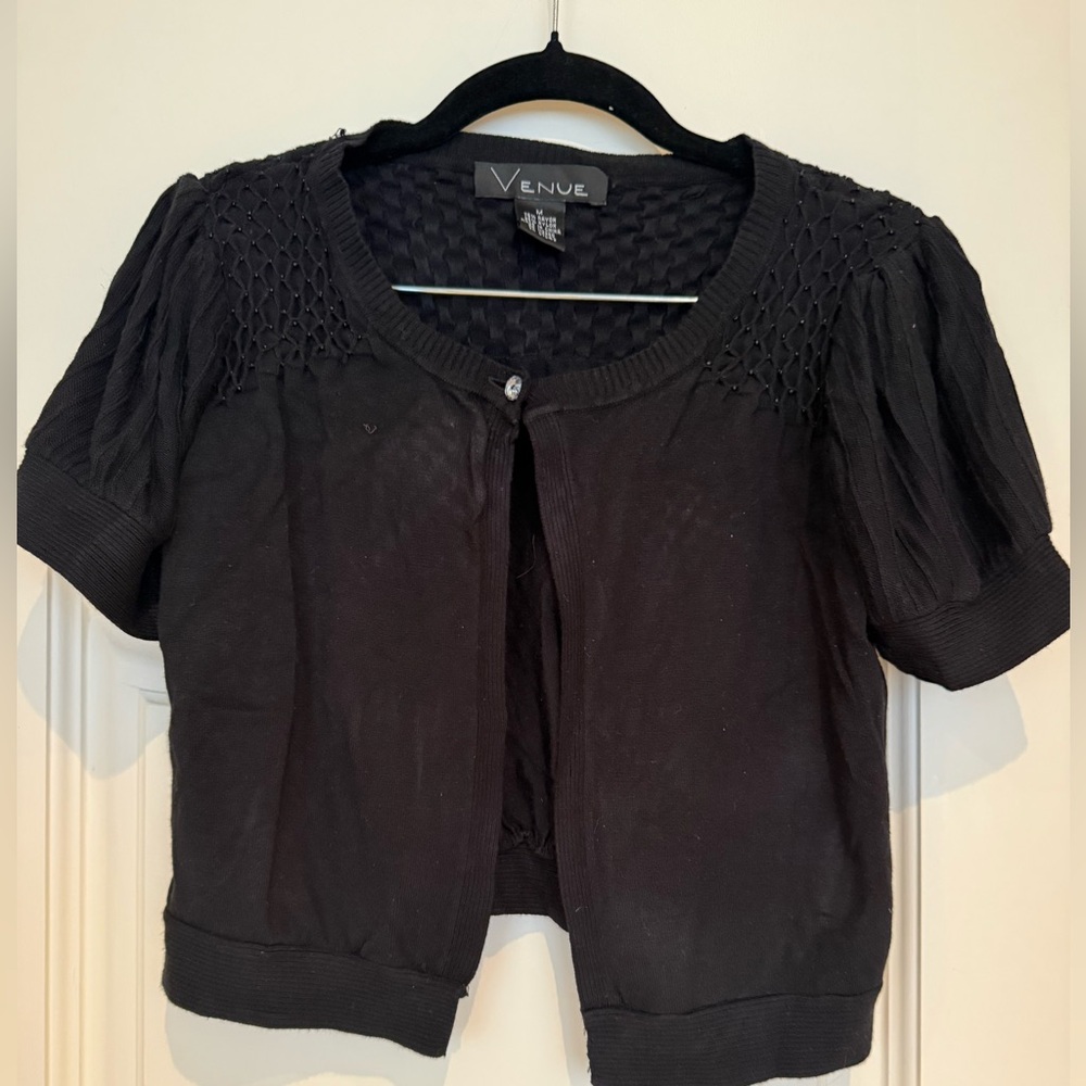 Avenue Elegant Black Cropped Blouse
